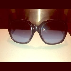 Coach oversized sunglasses in black.